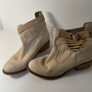Cool Way Cream Ankle Boots 39